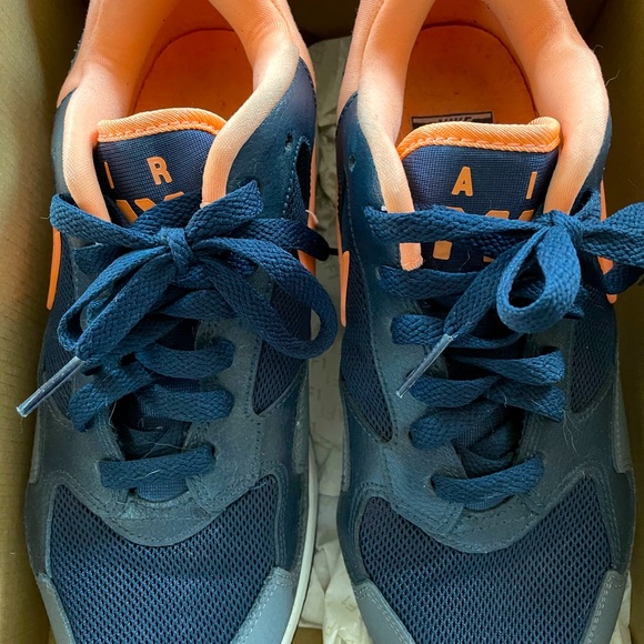 Nike Air Max - Picture 2 of 6